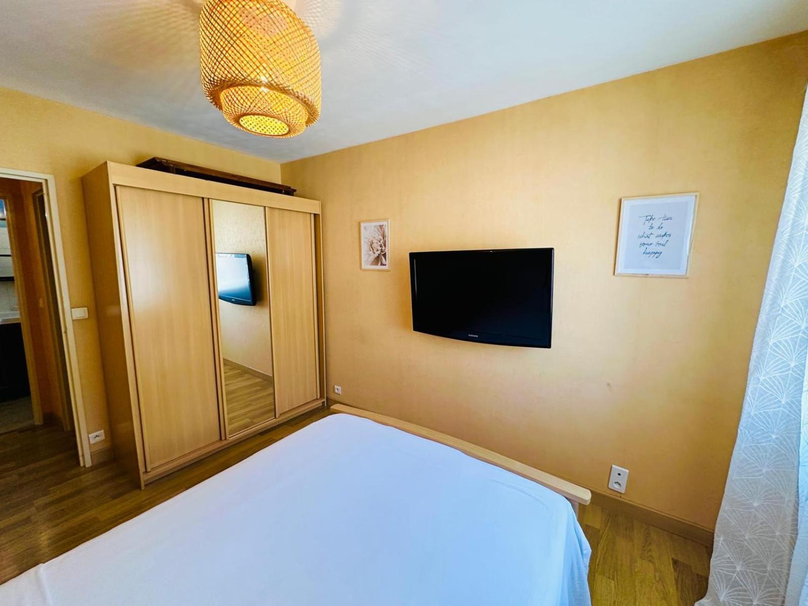 Spacieux 2 Chambres 65M2 Climatise Au Village Medieval Entre Nice Et Antibes Villeneuve-Loubet Buitenkant foto
